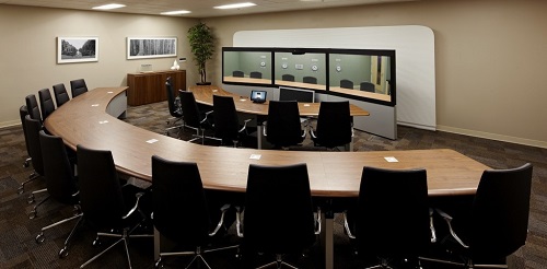 nội thất bàn ghế khi thiết kế phòng họp trực tuyến